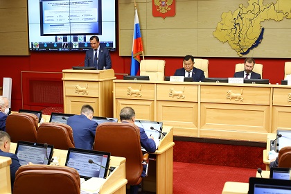 Сергей Тен рассказал на сессии Законодательного Собрания о работе в VII созыве Госдумы